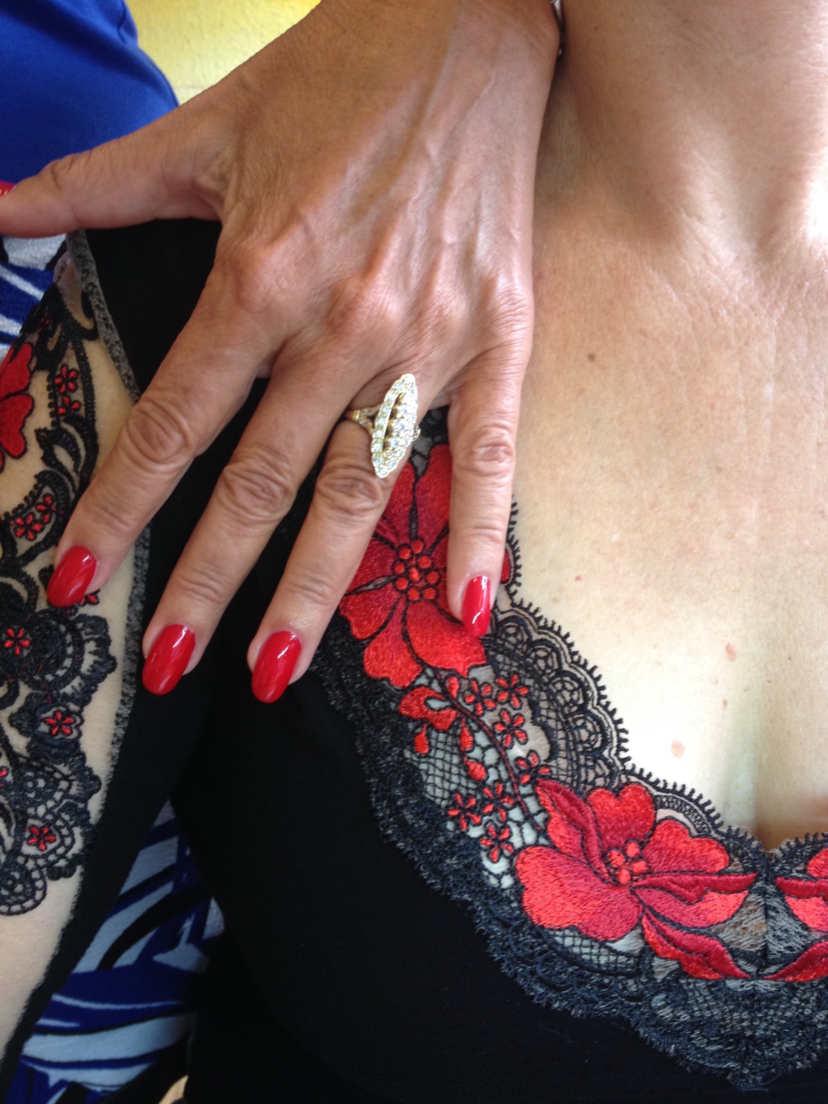 Réalisation Chantal Amour d'ongle - ongles vernis rouge